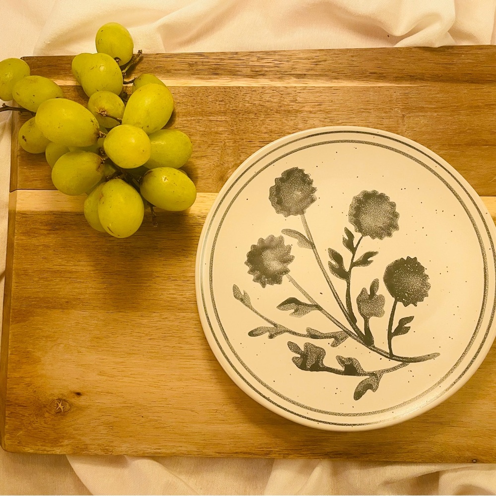 Threshold Floral Patterned Set of 4 Appetizers Plates
Black and Freckled Cream - Picture 4 of 8